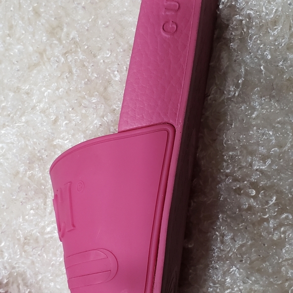 Gucci Fuschia Pool Slide - Picture 6 of 10
